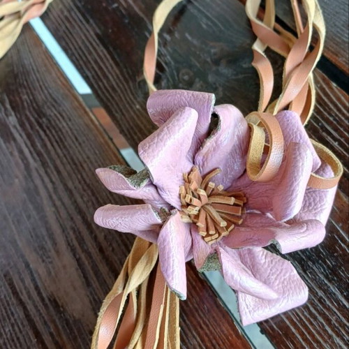 Leather necklace with purple-pink flower handmade, new