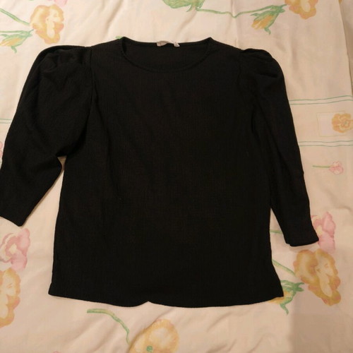Mango short sleeve blouse black like new with puffed sleeve