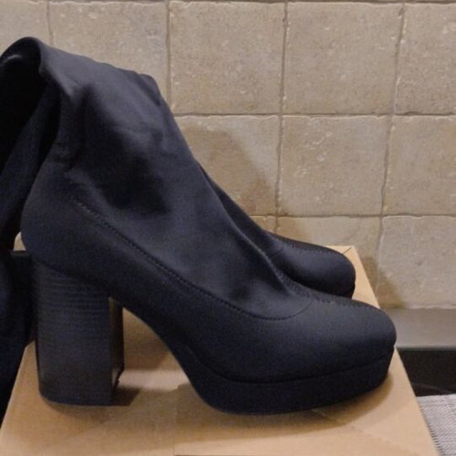 Bershka black high boots like new, size 37