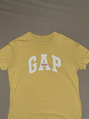 Gap short-sleeve T-shirt size M like new, light yellow
