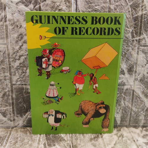 Guinness Book Of Records 1974 like new collectible book