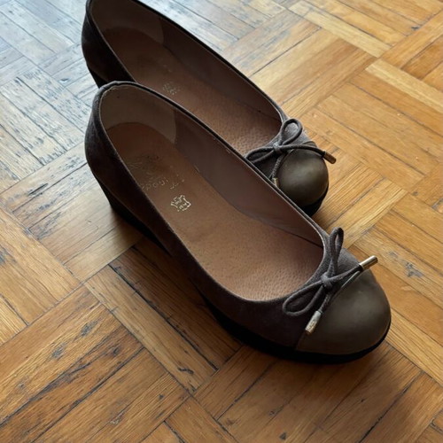 Leather brown ballerinas like new, size 36