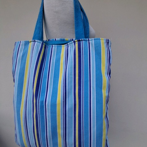 Beach bag like new, shoulder type, blue and yellow