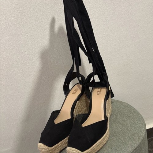 Zara women's espadrilles like new, size 37, black and beige