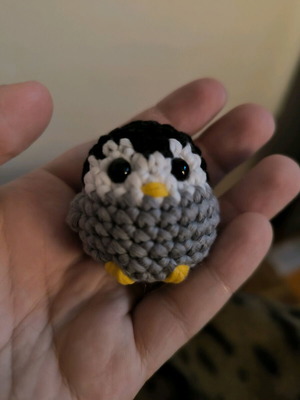 Knitted handmade penguin with cotton yarn new