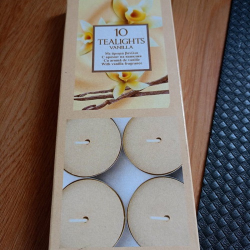 Tealight vanilla candles, 8 pieces, like new