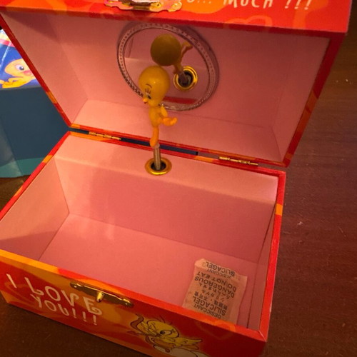 Vintage Looney Tunes musical jewelry box with Tweety like new