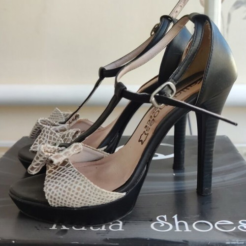 Katia Shoes women's high-heeled sandals used, black and beige