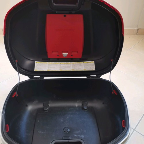 Givi 46L Monokey top case like new
