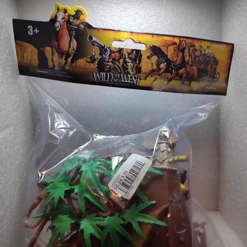 Wild West Indian Figures Set with Totem and Accessories, like new