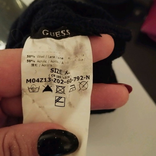 Guess women's dark blue knit cap like new size M