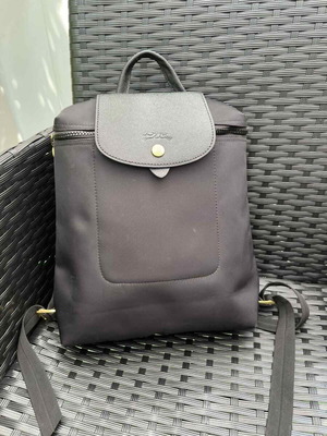 Longchamp σακίδιο μαύρο μεταχειρισμένο με σημάδι στη μικρή λαβή