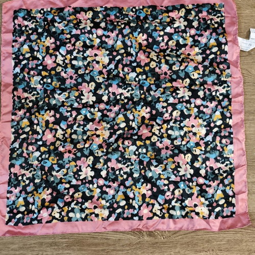 Floral scarf Stradivarius like new with pink border