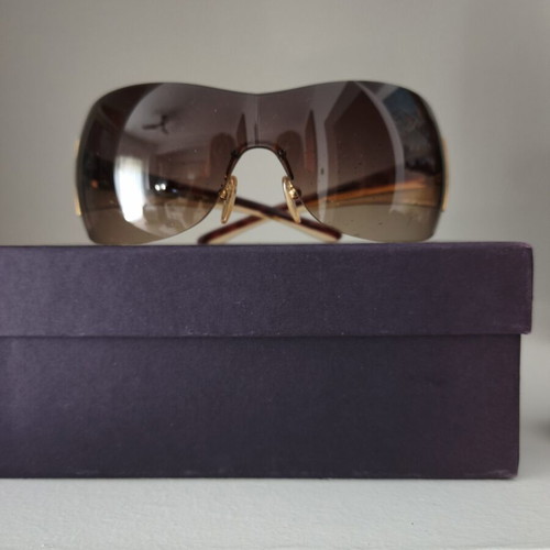 Prada sunglasses like new, brown