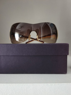 Prada sunglasses like new, brown