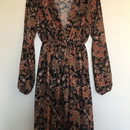 Floral dress like new, one size with elastic waist and sleeves