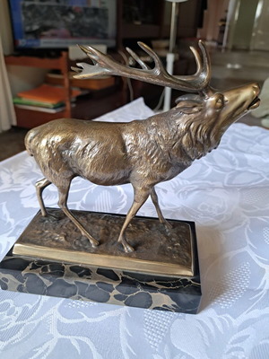 Bronze deer on marble base, late 20th century Germany