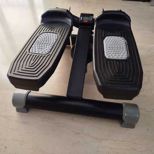 Mini Stepper with resistance bands and jump rope, like new