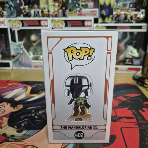Funko Pop Star Wars #402 The Mandalorian with Grogu with Pin like new