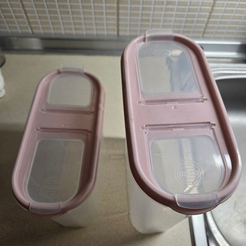 Food storage containers like new, set of 4 large 2.8L and 2 small 2L