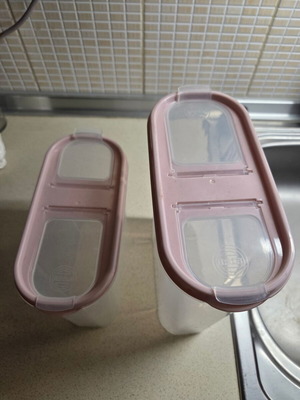 Food storage containers like new, set of 4 large 2.8L and 2 small 2L