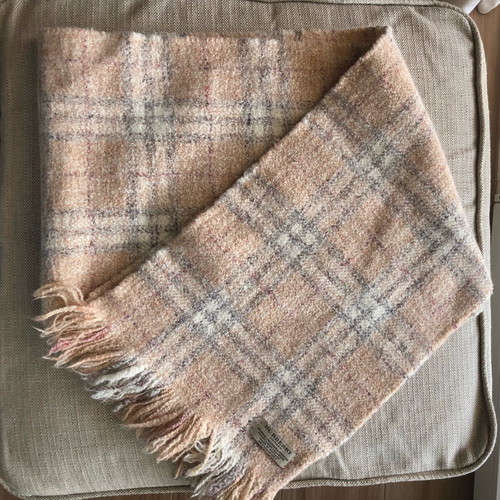 Burberry scarf like new, wool salmon with check pattern