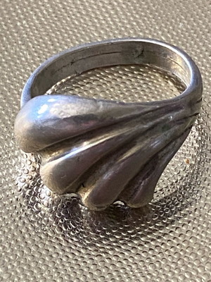Silver ring used