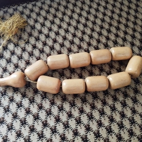 Vintage wooden giant wall komboloi 54cm with 11 heavy barrel beads, like new