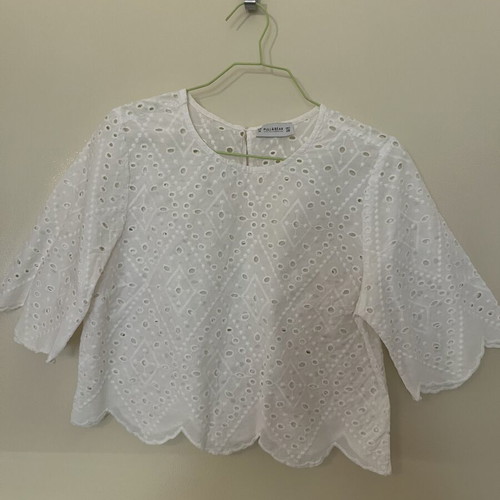 Pull & Bear white perforated blouse used, size M