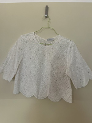 Pull & Bear white perforated blouse used, size M