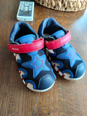 Geox children's shoes size 24 like new