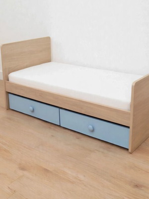 Children's bed with 2 drawers and motherbaby antibacterial mattress, like new