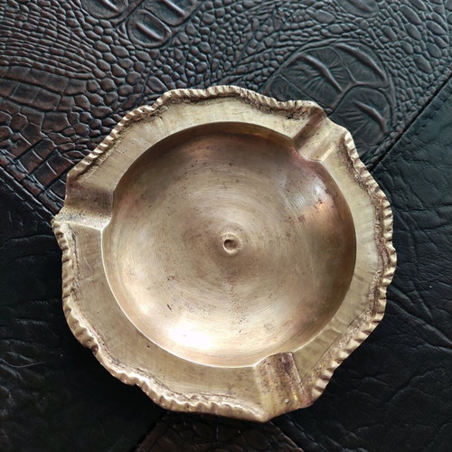 Vintage brass ashtray like new