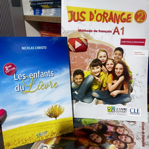 Jus d'orange 2 French learning book A1.1 & Les enfants du Lièvre book