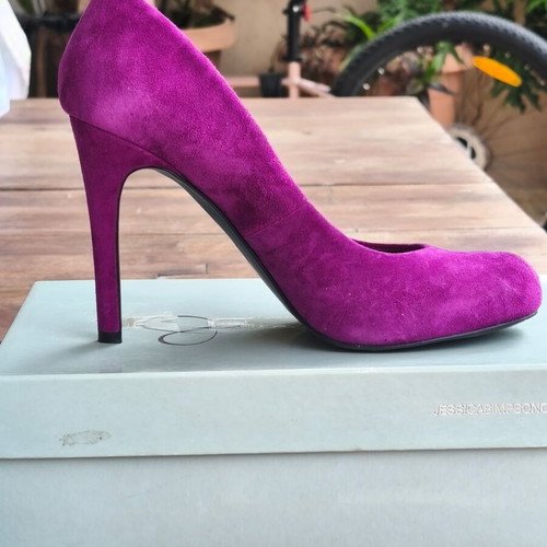 Jessica Simpson fuchsia pumps size 38.5 like new