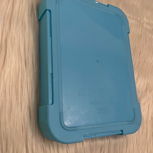 Must food container used, 1L capacity with 3 compartments