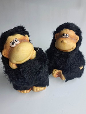 Decorative monkey figurines like new