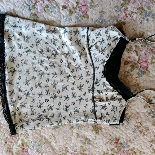 Bershka floral blouse with straps and lace like new, size Large