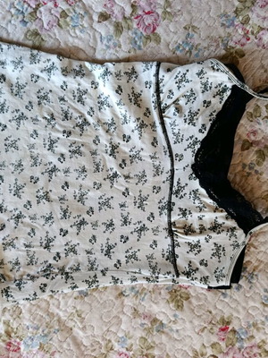 Bershka floral blouse with straps and lace like new, size Large