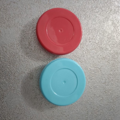 Small round plastic containers set of 2 used, 7cm