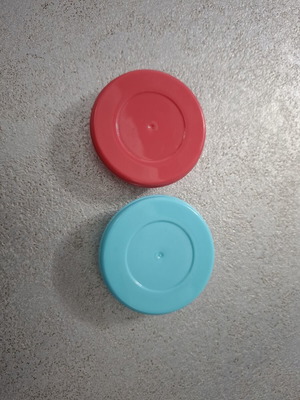 Small round plastic containers set of 2 used, 7cm
