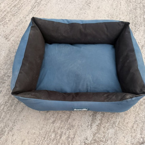 Scruffs dog bed Expedition waterproof blue L 75x60cm used