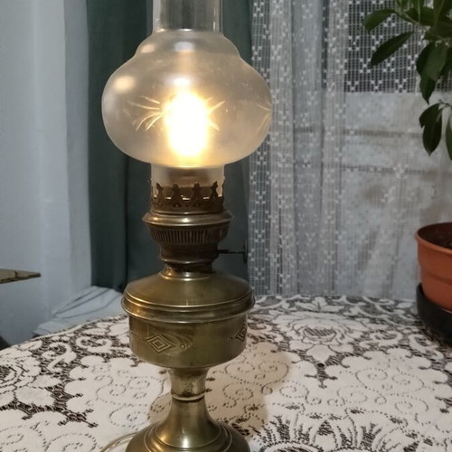 Table lamp oil type electric, like new, height 42 cm