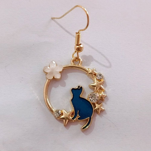 Earrings with blue cats in gold color