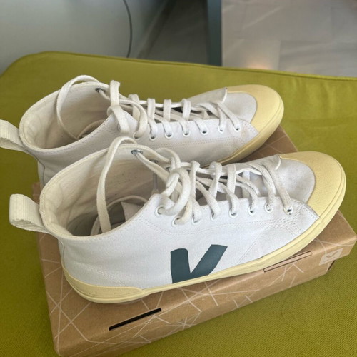 Veja sneakers size 42 white like new