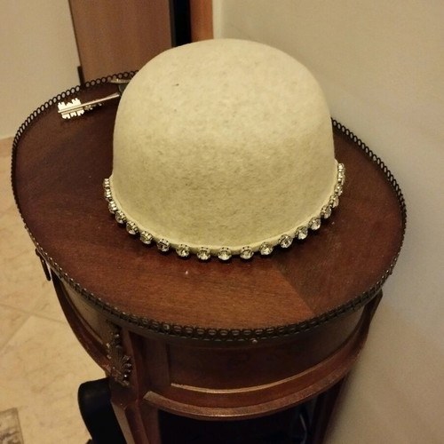 Women's equestrian hat like new, wool, beige, size 58