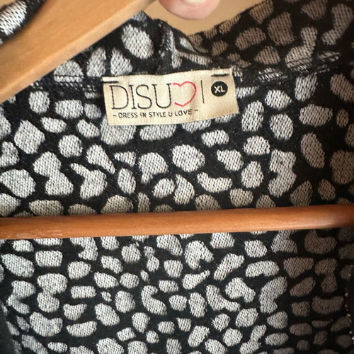 Disu thick cardigan size XL like new, black and white