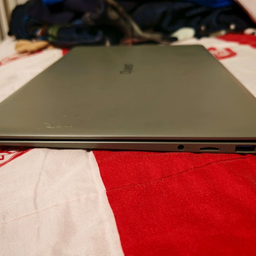 Quest Slimbook Plus 14.1" FHD laptop used with mouse and bag