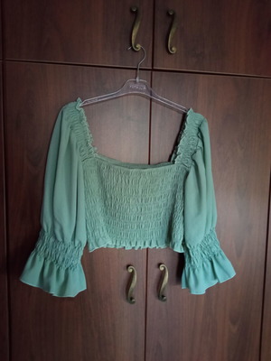 Shein elastic crop top with puffy sleeves, like new, green