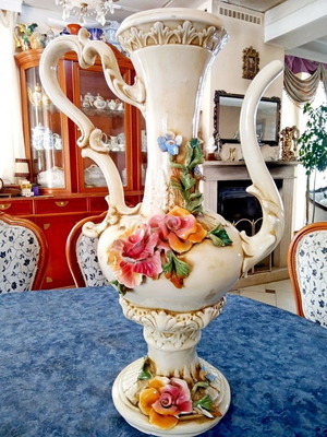 Ιταλική κανάτα Capodimonte ύψους 52 cm